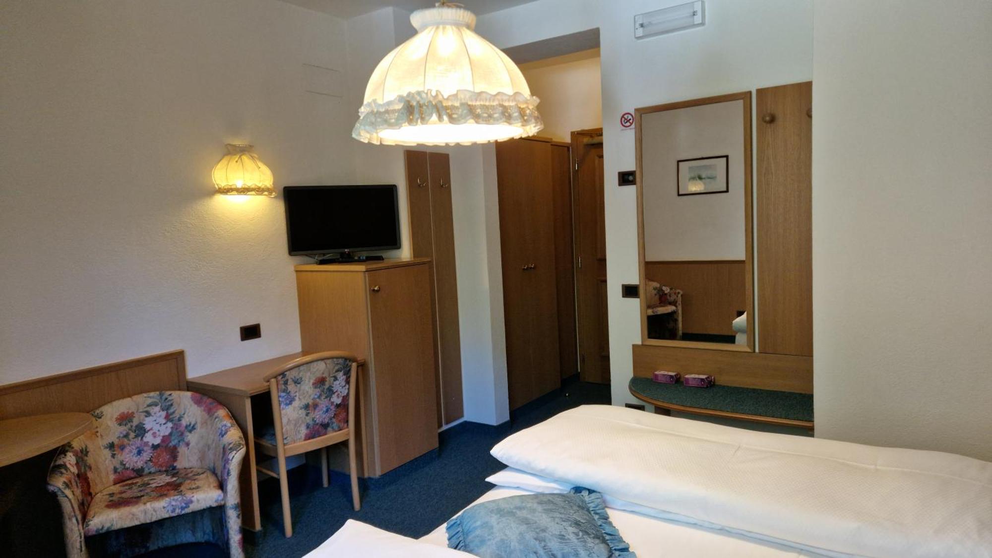 Hotel Roy Malga Ciapela Habitación foto